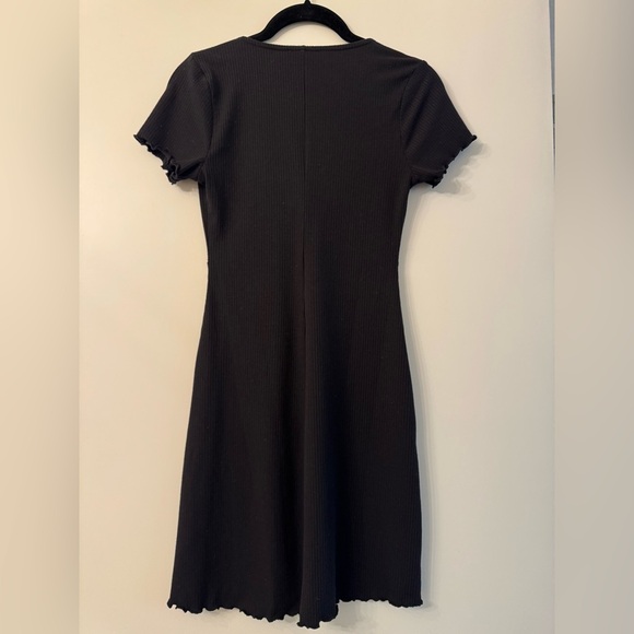 BP BLACK RIBBED SHORT SLEEVE V-NECK DRESS W/ TIE JUNIORS SZ XS - Picture 3 of 5